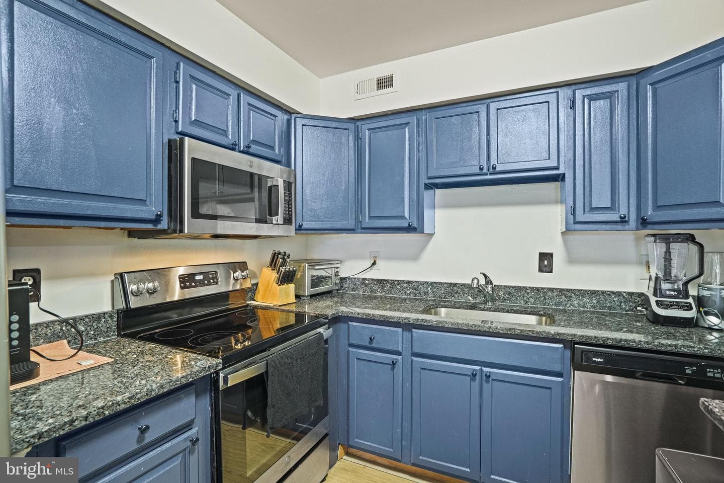 2971 Shepperton Terrace photo 8
