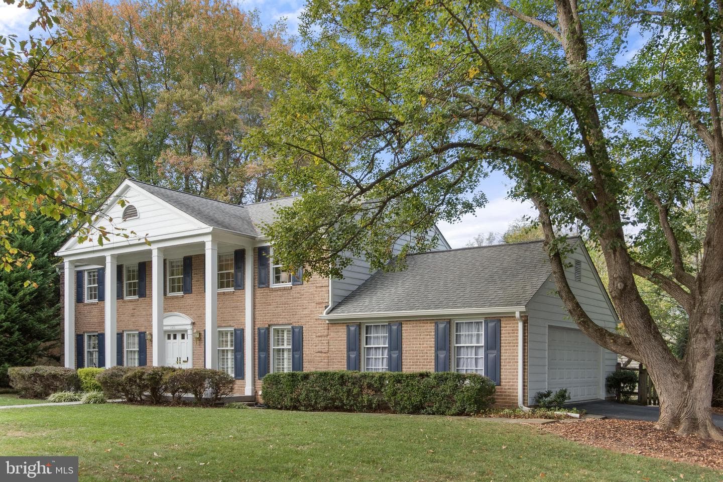 1401 Fallsmead Way photo 2