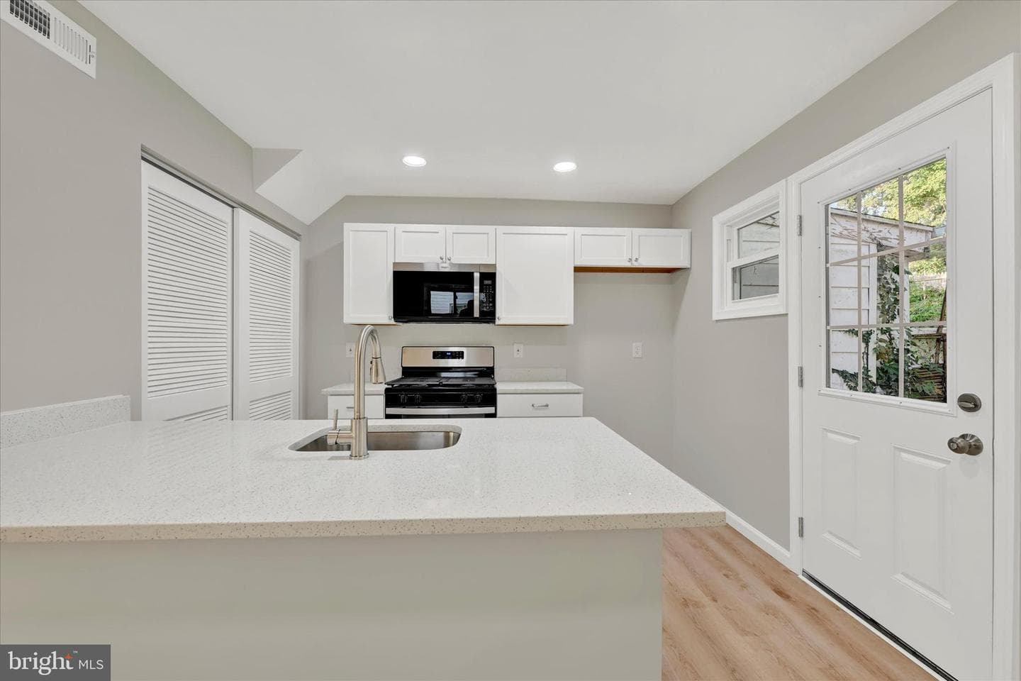 12106 Bluhill Road photo 7