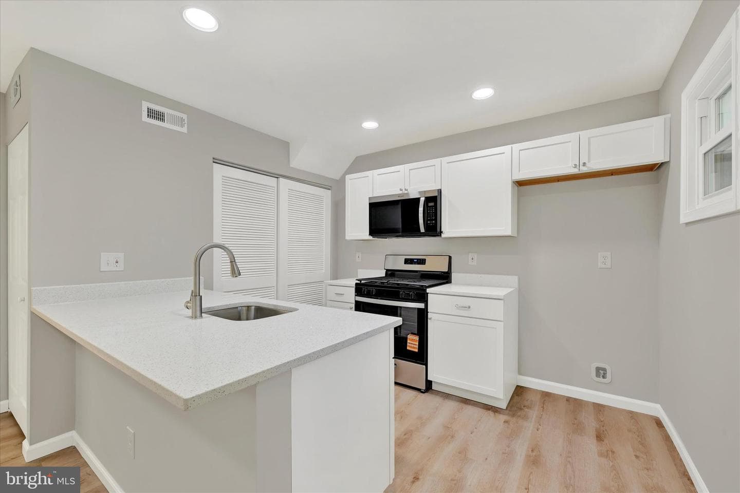 12106 Bluhill Road photo 8