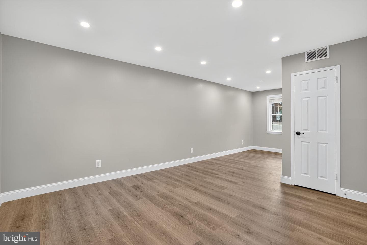 1704 E West Highway #1704 photo 10