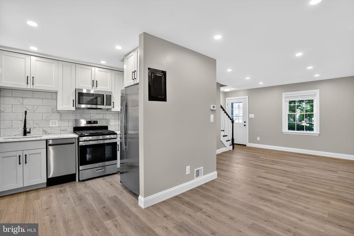 1704 E West Highway #1704 photo 11