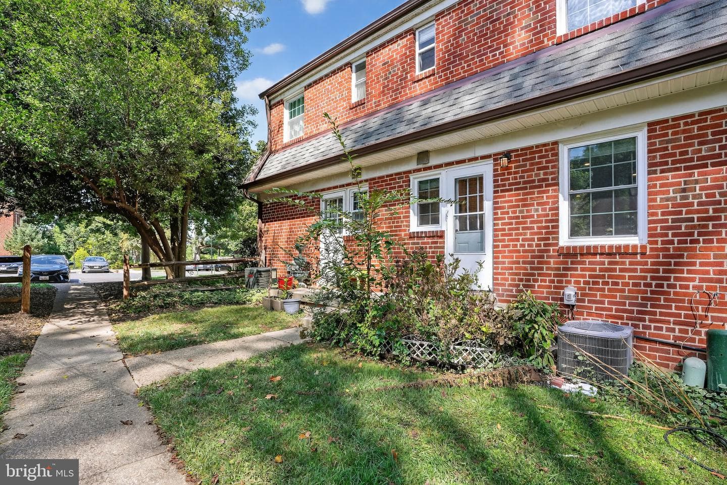 1704 E West Highway #1704 photo 27