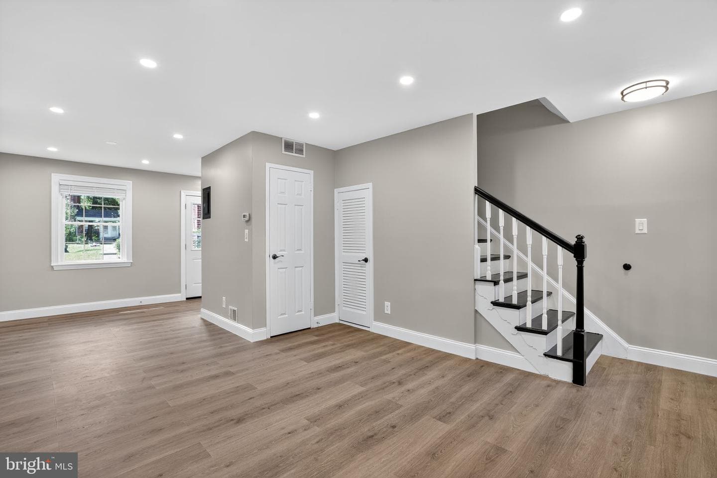 1704 E West Highway #1704 photo 8