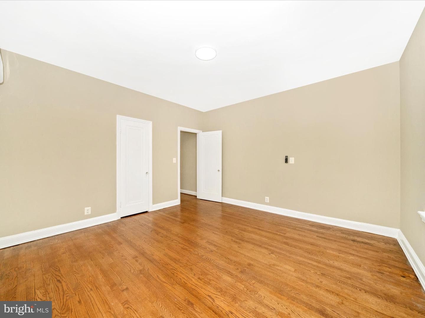 8203 Greenwood Avenue photo 20