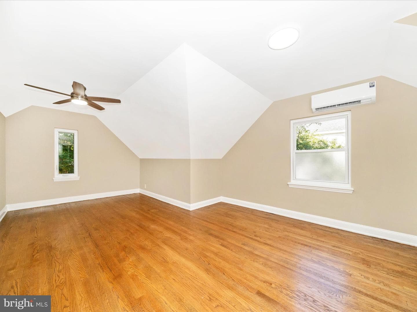 8203 Greenwood Avenue photo 31