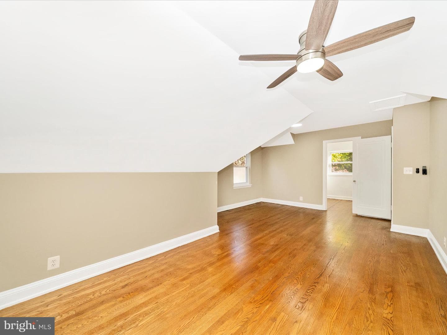 8203 Greenwood Avenue photo 33