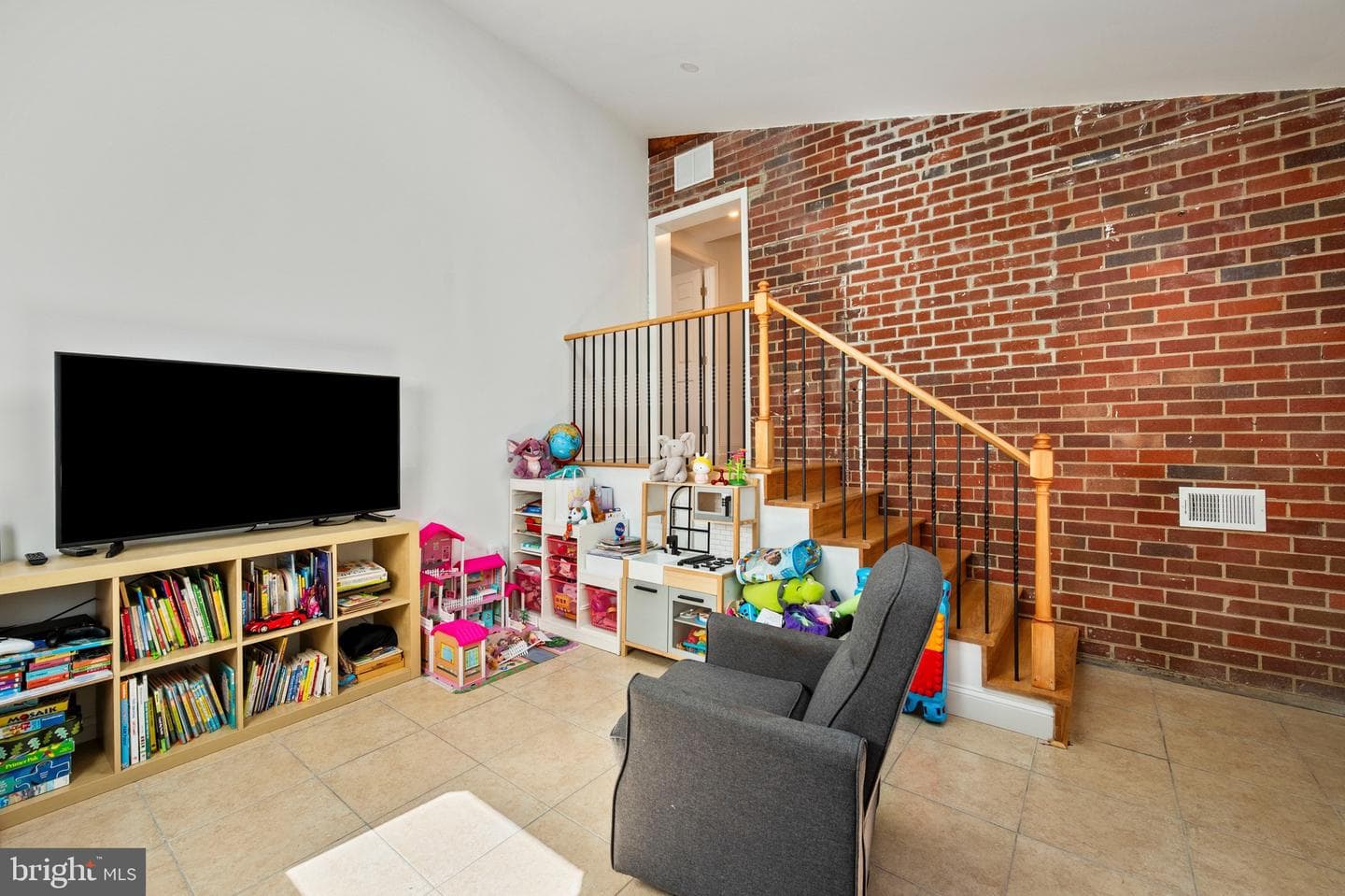 708 Hankin Street photo 13