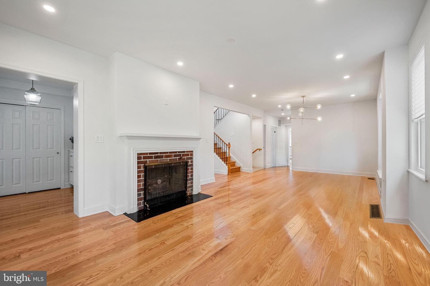 708 Hankin Street photo 7