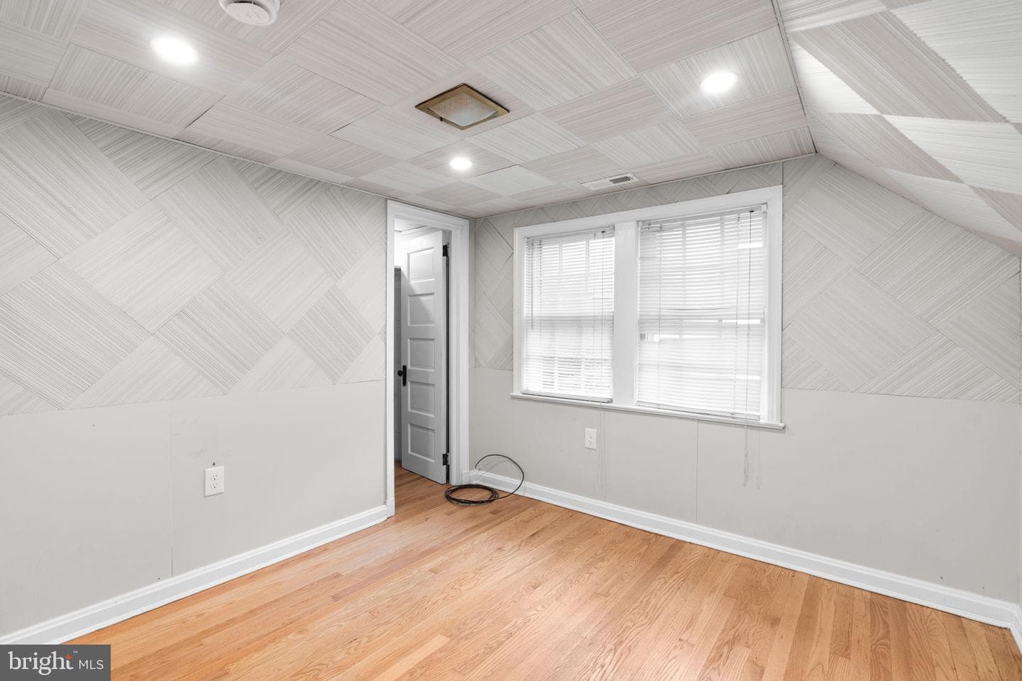715 Anderson Avenue photo 25