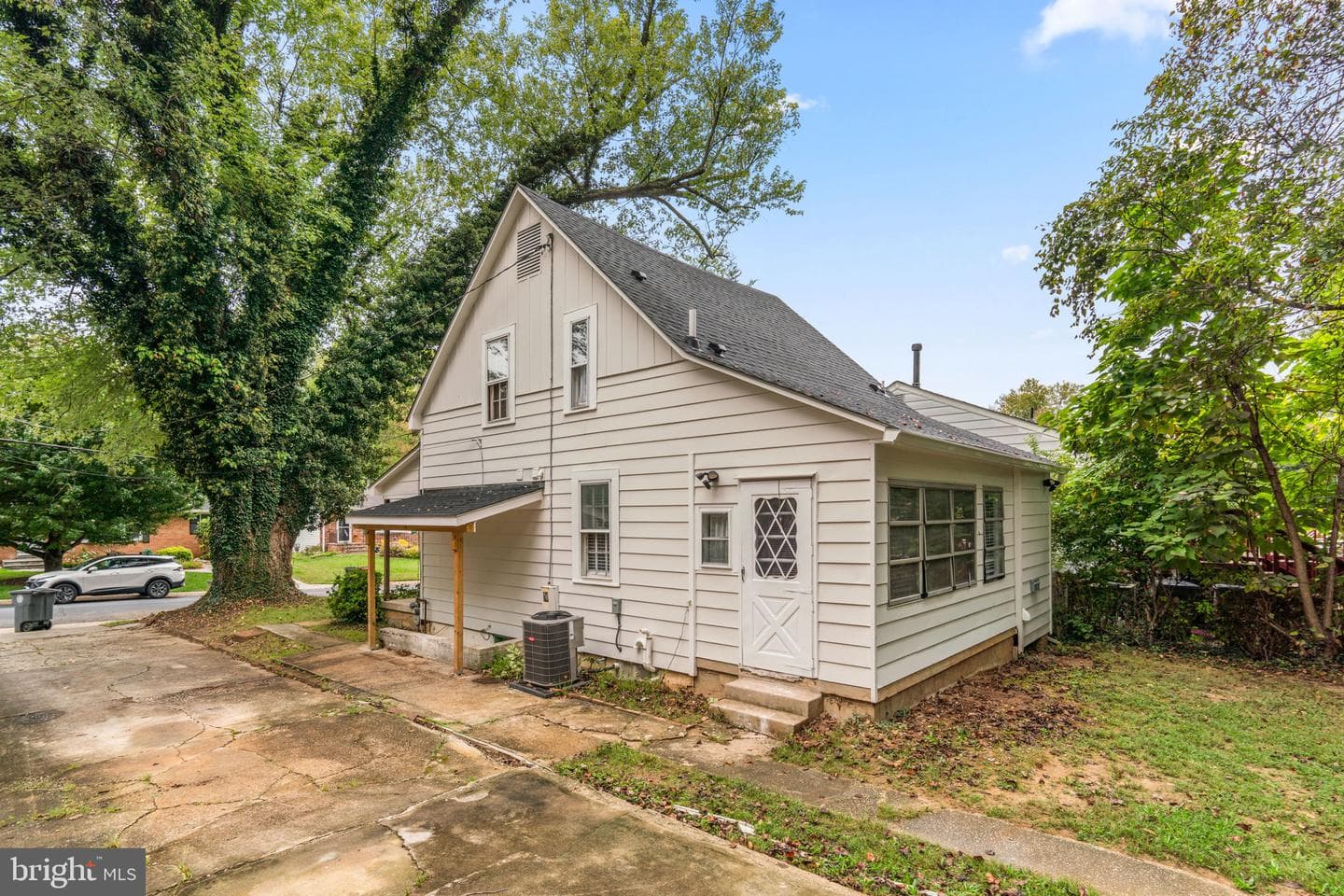715 Anderson Avenue photo 28