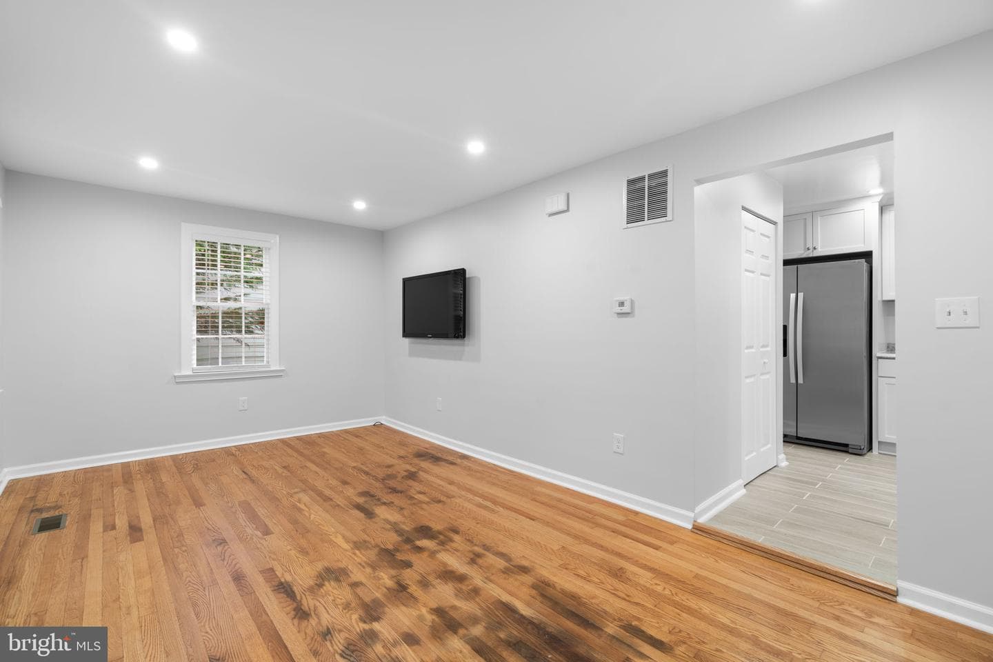 715 Anderson Avenue photo 4