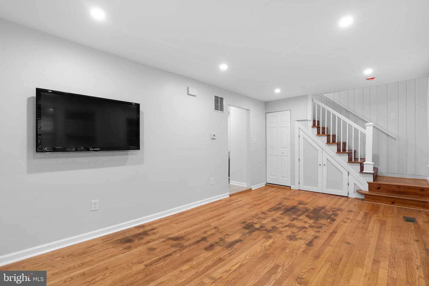 715 Anderson Avenue photo 5
