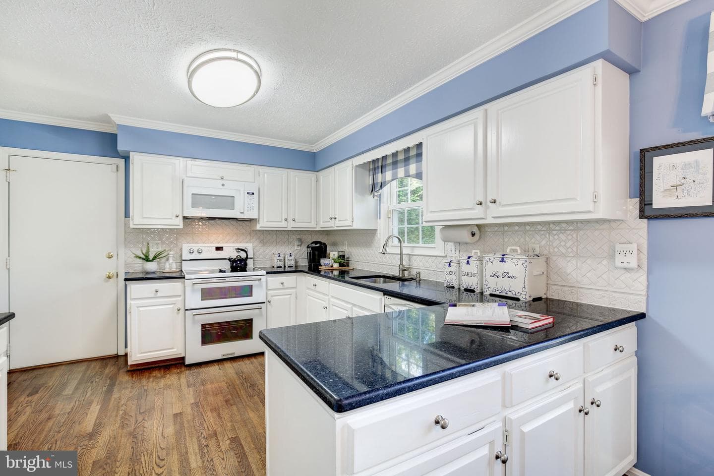 2611 Bainbridge Lane photo 9
