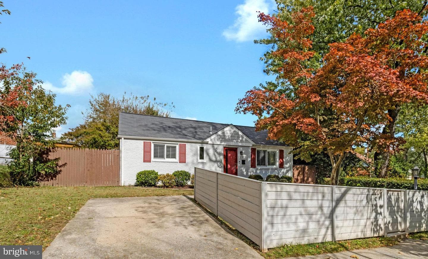 2209 Prichard Road photo 3