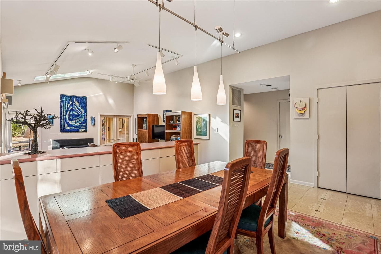 5229 Strathmore Avenue photo 9