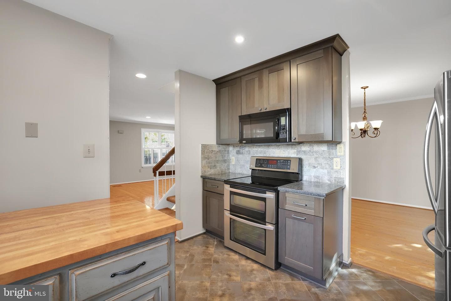 20574 Neerwinder Street photo 17