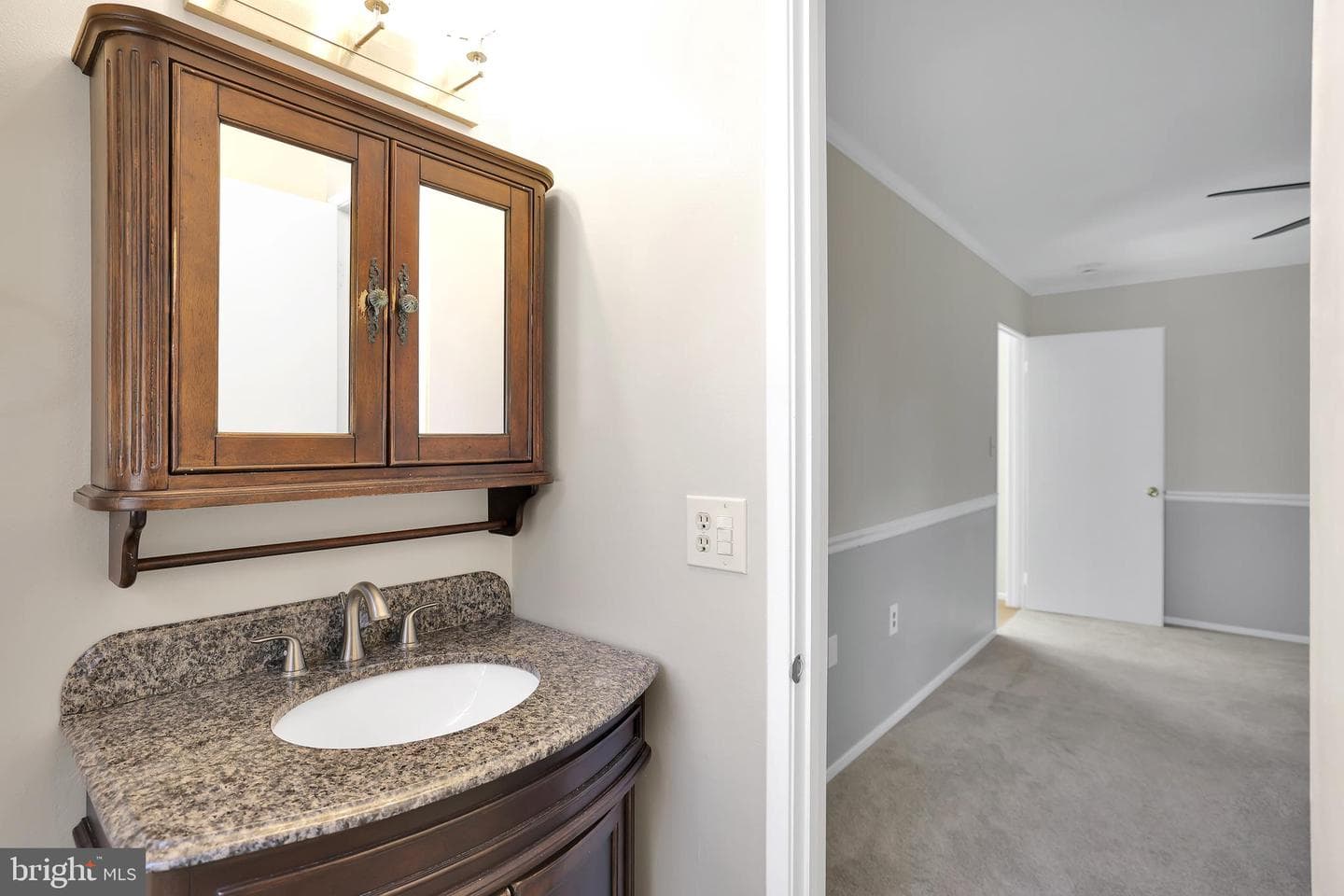 20574 Neerwinder Street photo 29