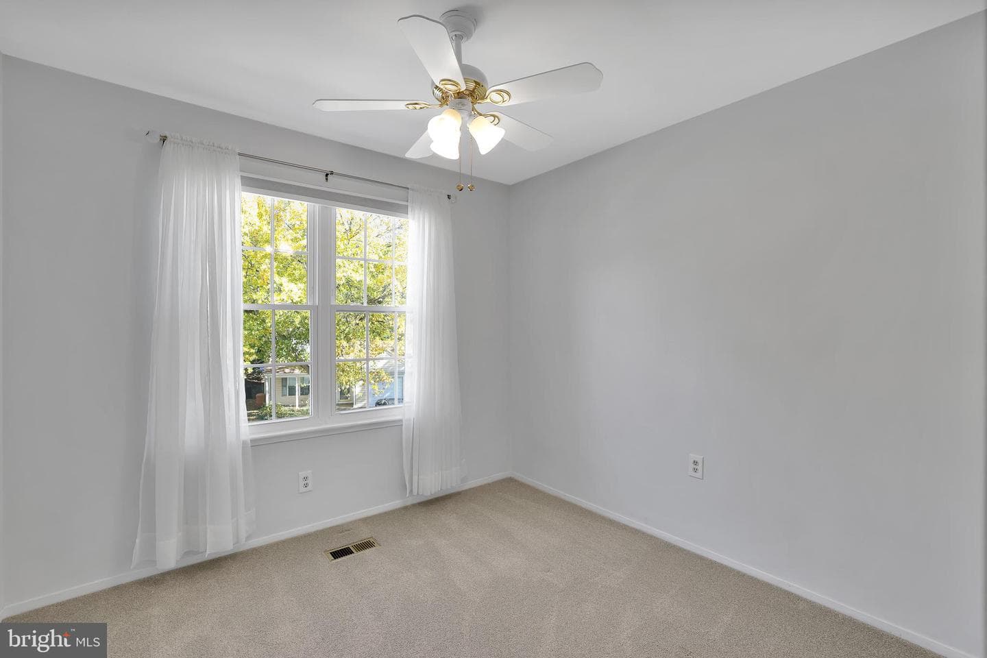 20574 Neerwinder Street photo 32