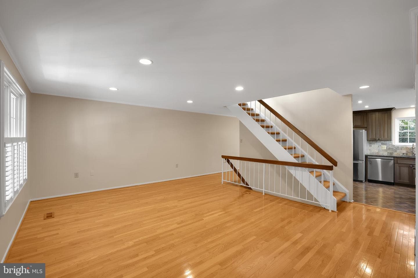 20574 Neerwinder Street photo 5