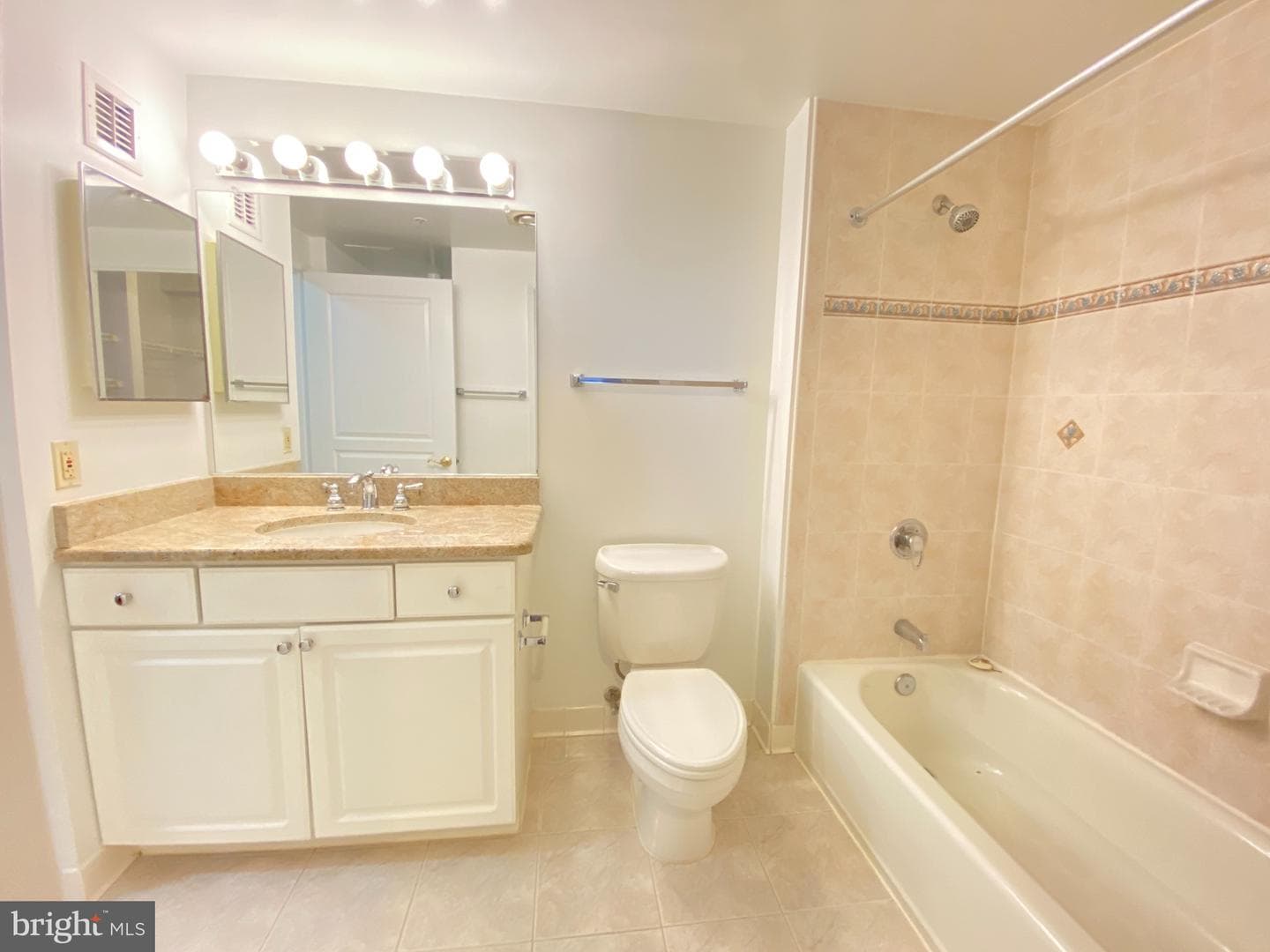 7111 Woodmont Avenue #103 photo 10