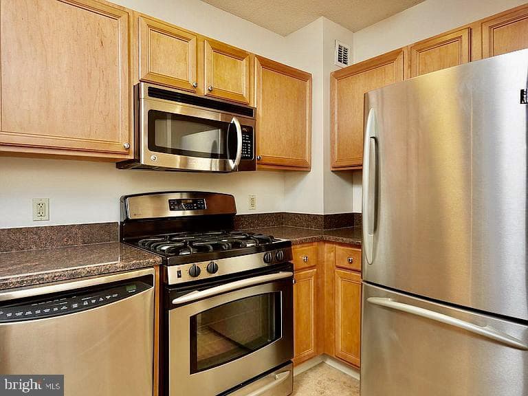 7111 Woodmont Avenue #103 photo 4