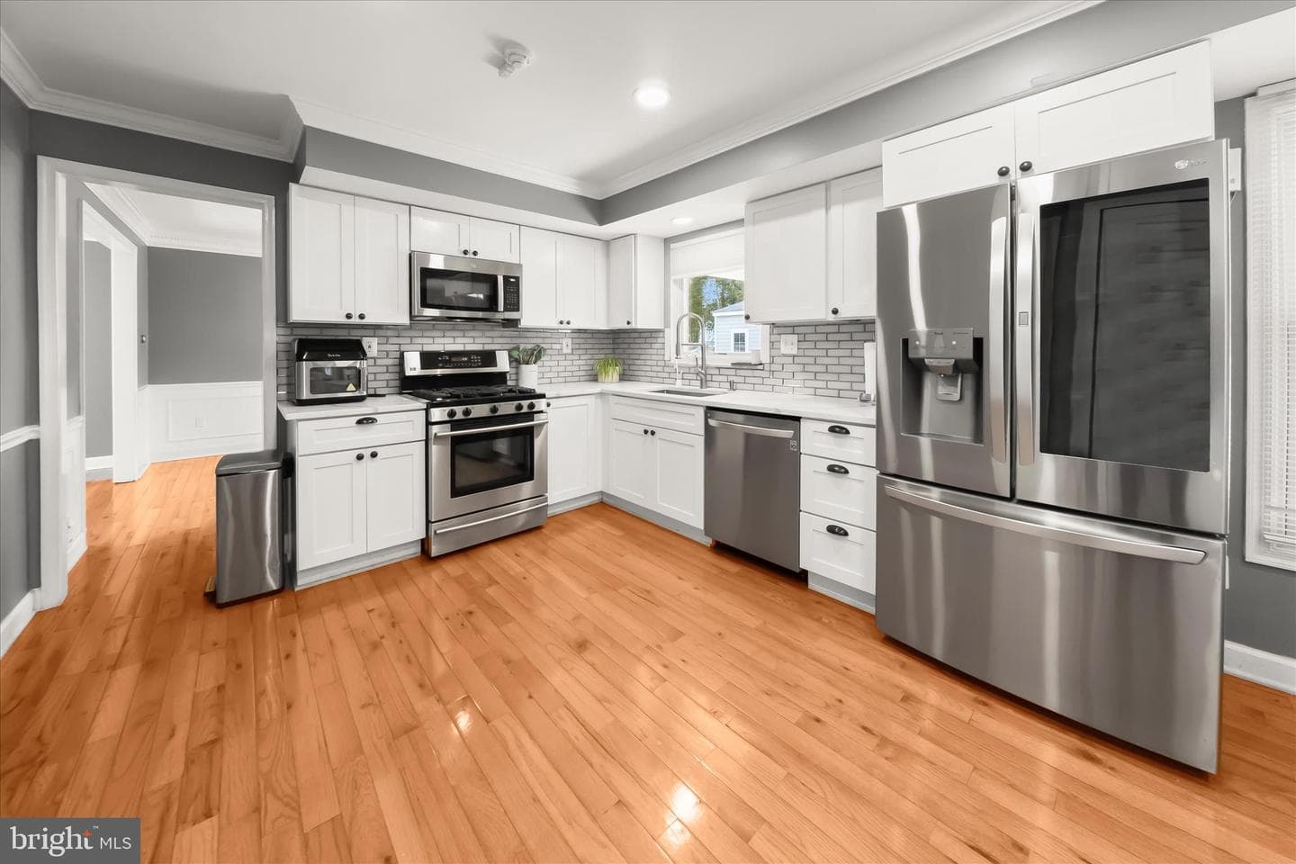 10712 Gainsborough Road photo 11