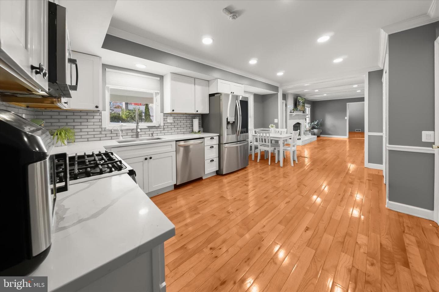 10712 Gainsborough Road photo 13