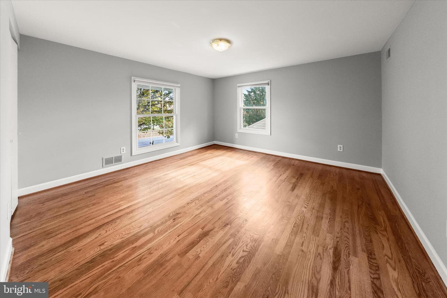 10712 Gainsborough Road photo 20