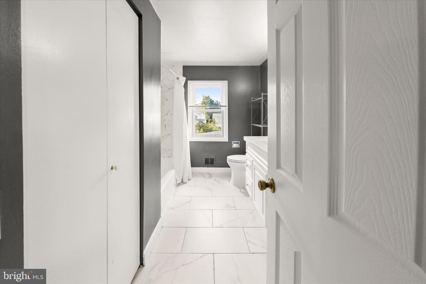 10712 Gainsborough Road photo 24