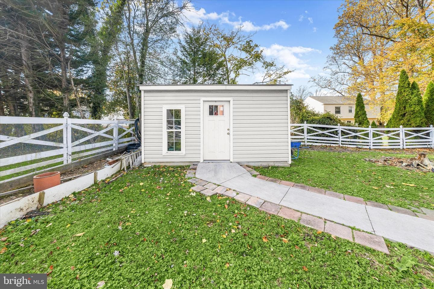 10712 Gainsborough Road photo 46