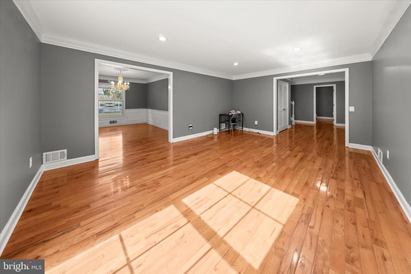 10712 Gainsborough Road photo 7