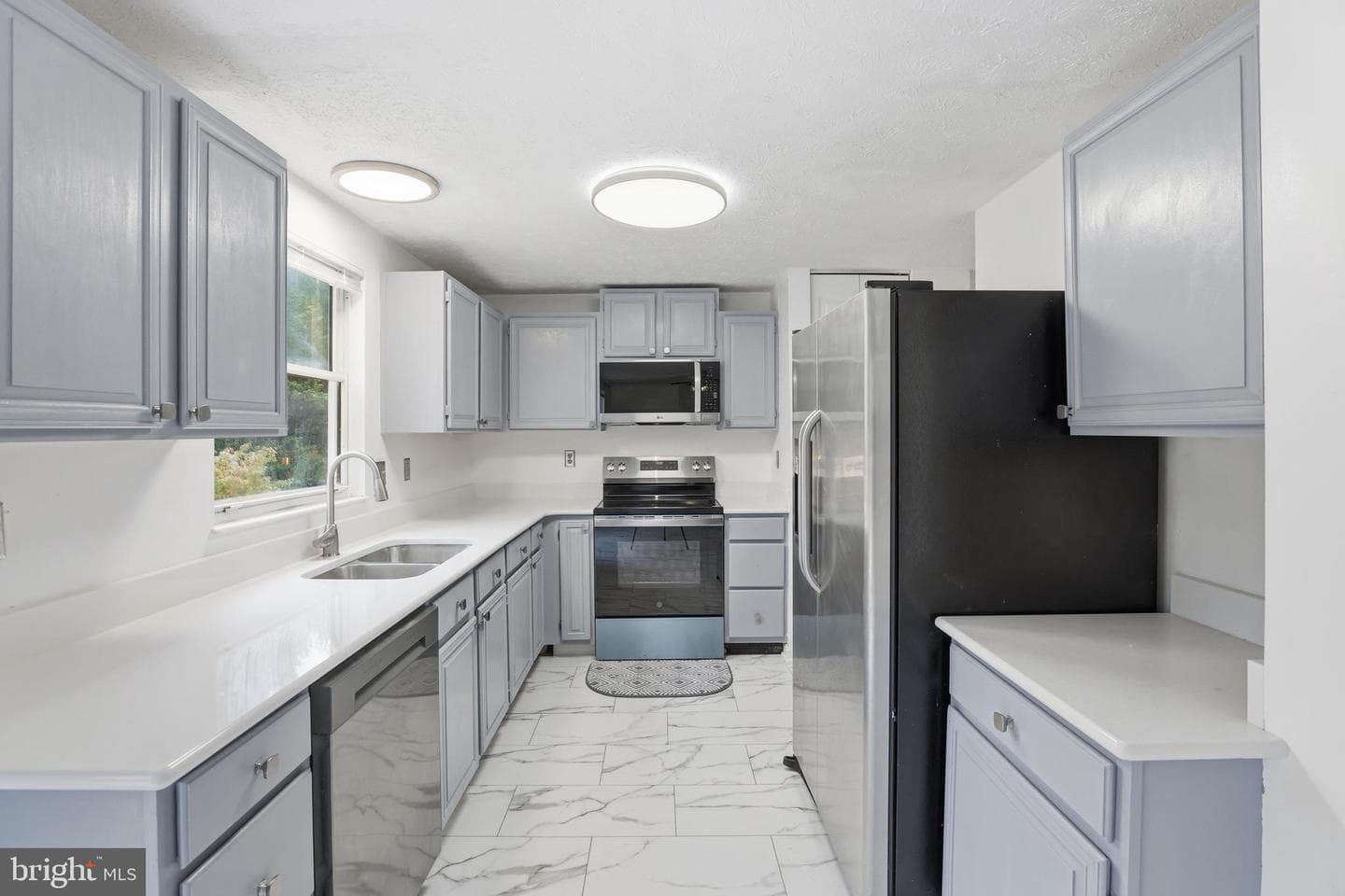 1261 Cavendish Drive photo 8