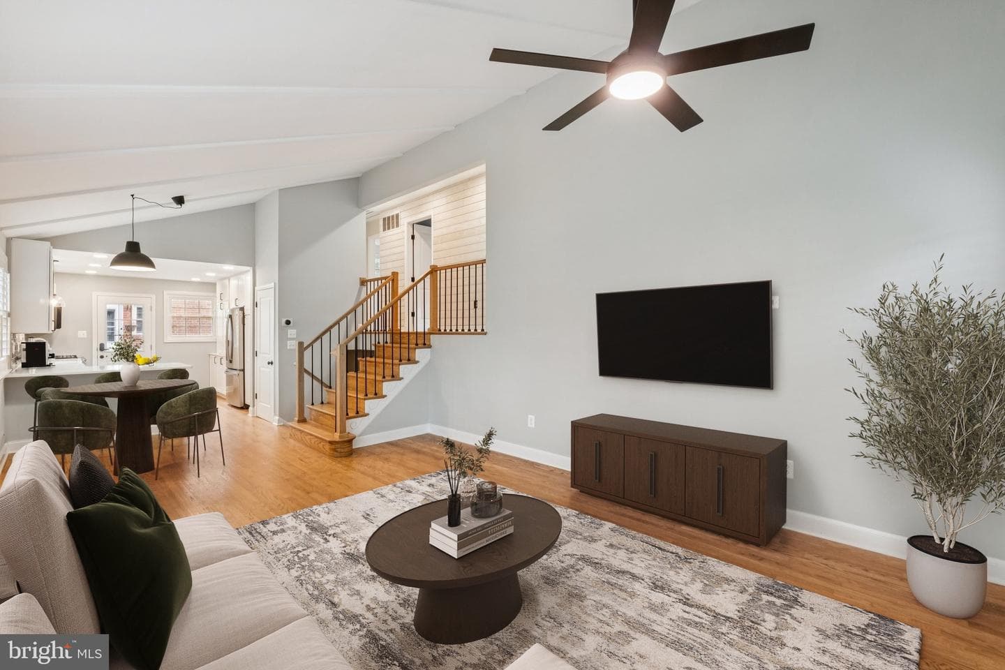10109 Renfrew Road photo 10