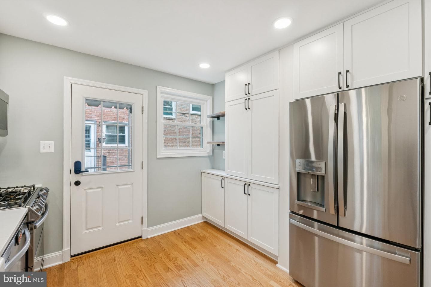 10109 Renfrew Road photo 5
