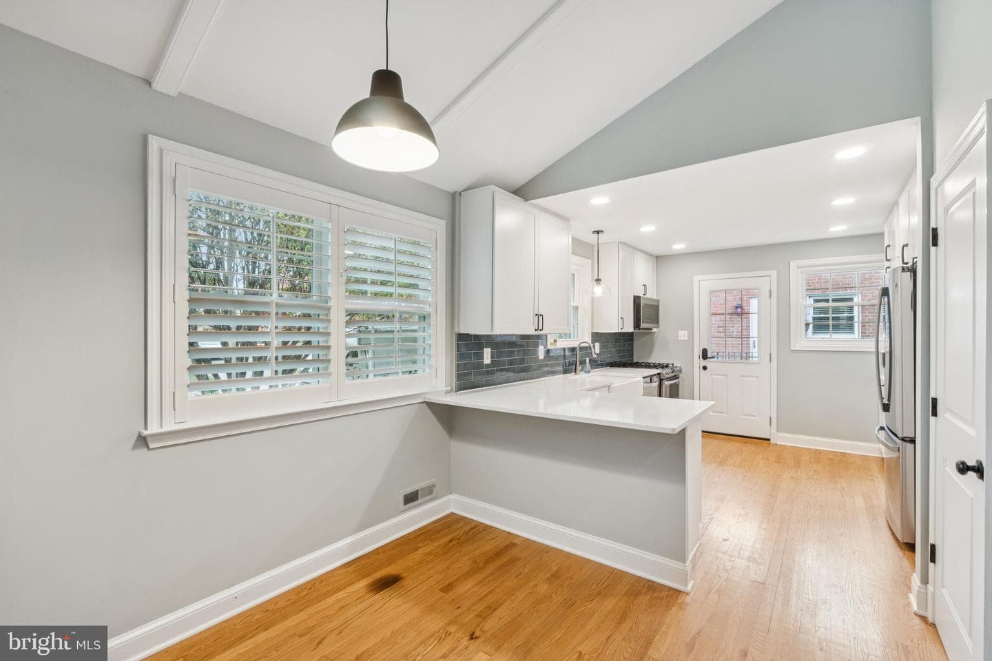 10109 Renfrew Road photo 7