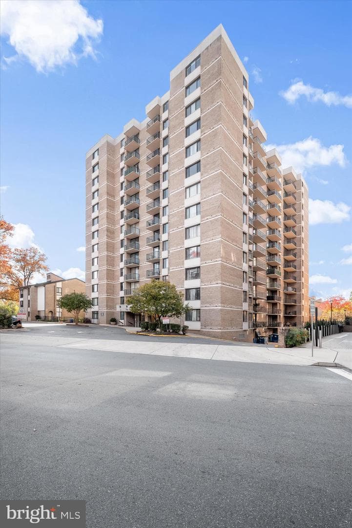 4 Monroe Street #4-810, Rockville