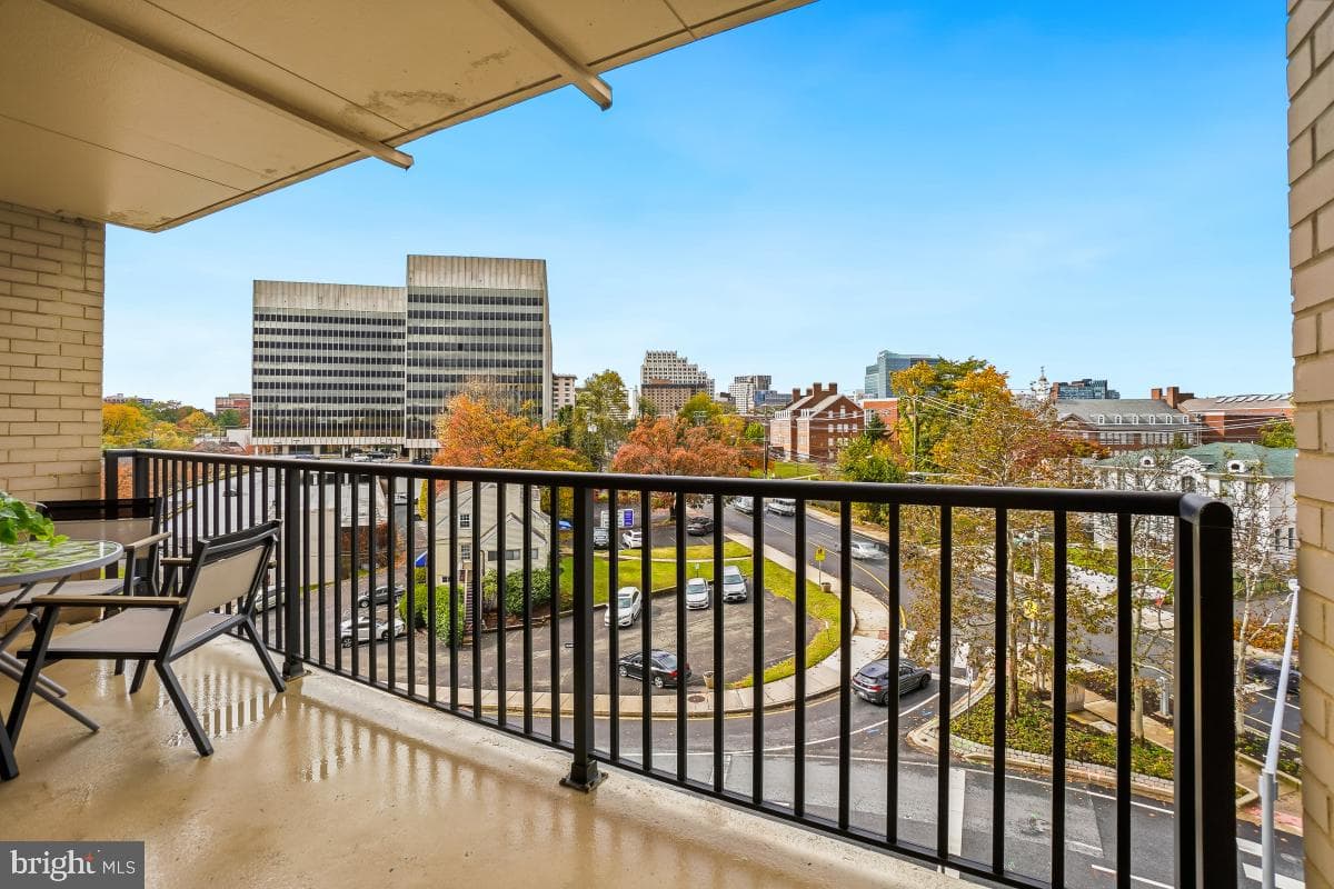 4242 East West Hwy #514, Chevy Chase