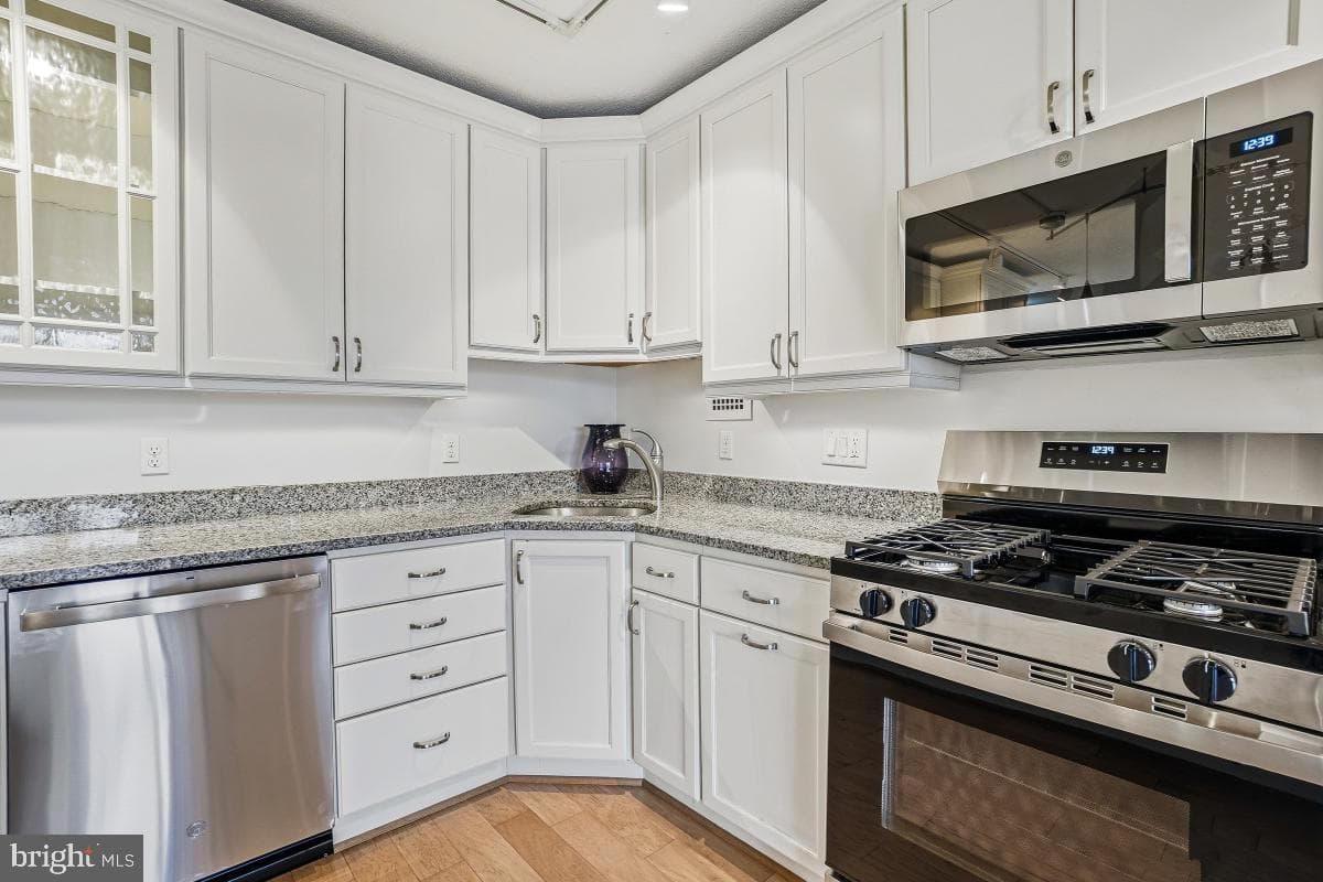 4242 East West Hwy #514 photo 10
