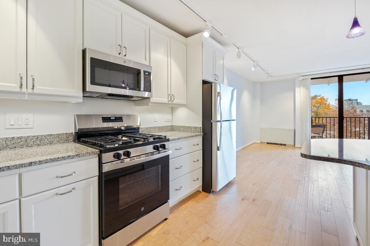 4242 East West Hwy #514 photo 11