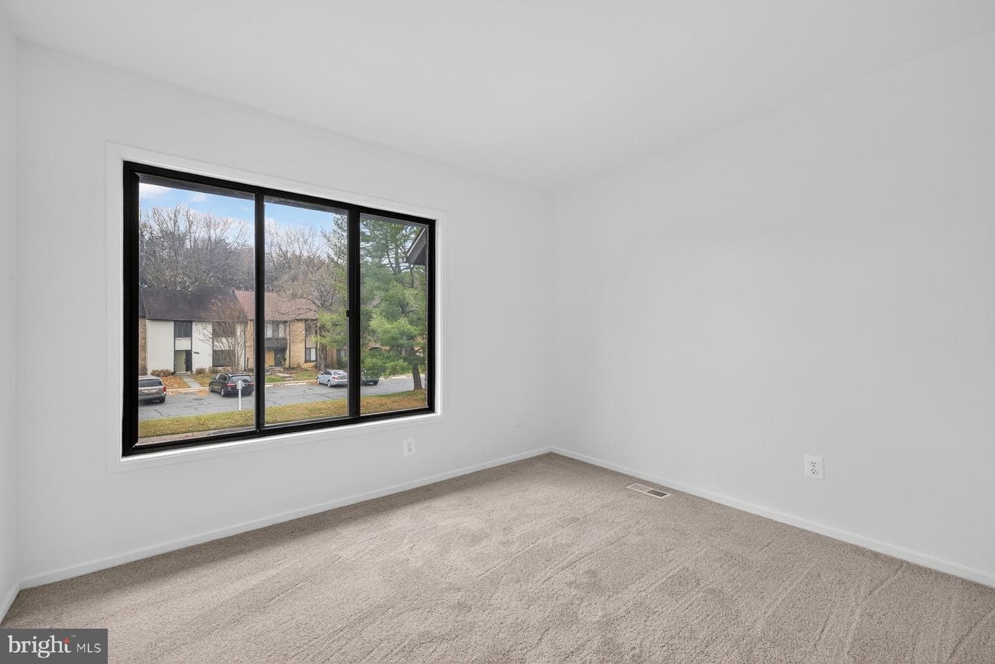 9625 Shadow Oak Drive photo 17