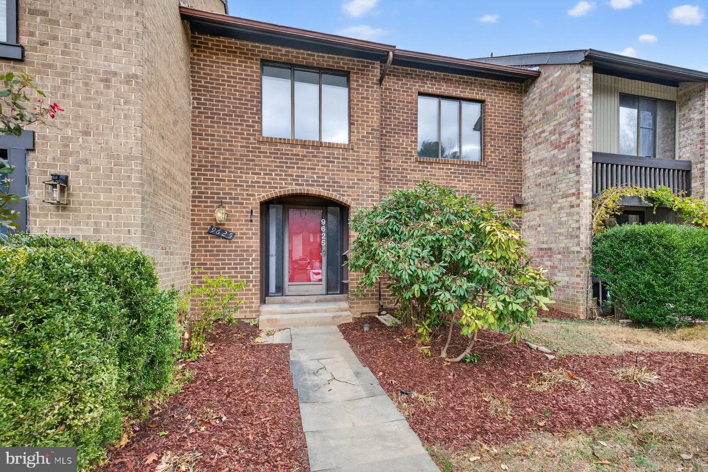 9625 Shadow Oak Drive photo 2