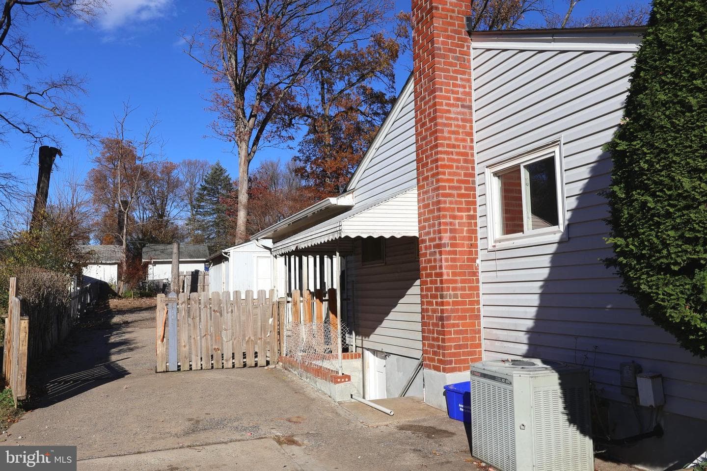 106 Hutton Street photo 5