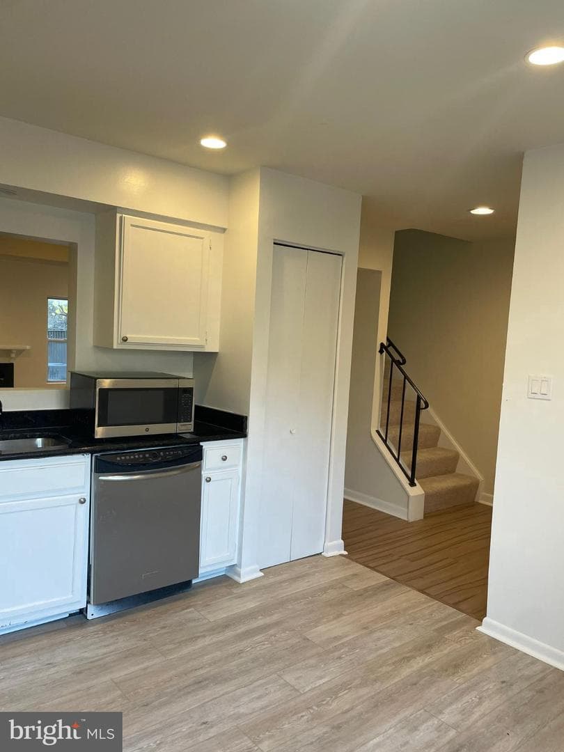 11206 White Barn Court photo 4