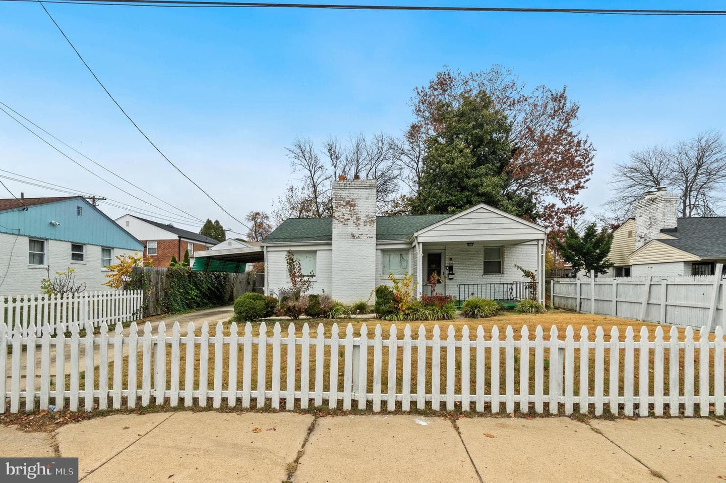 220 University Boulevard E