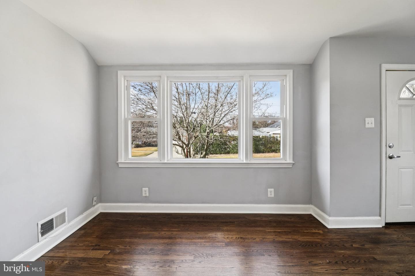 11515 Orebaugh Avenue photo 11