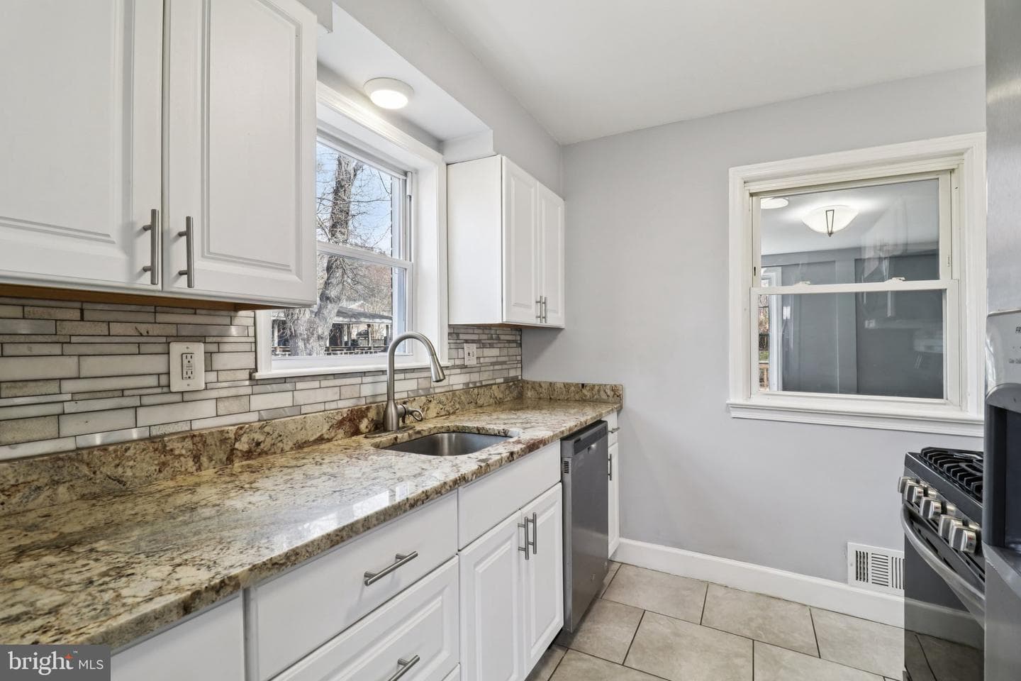 11515 Orebaugh Avenue photo 13