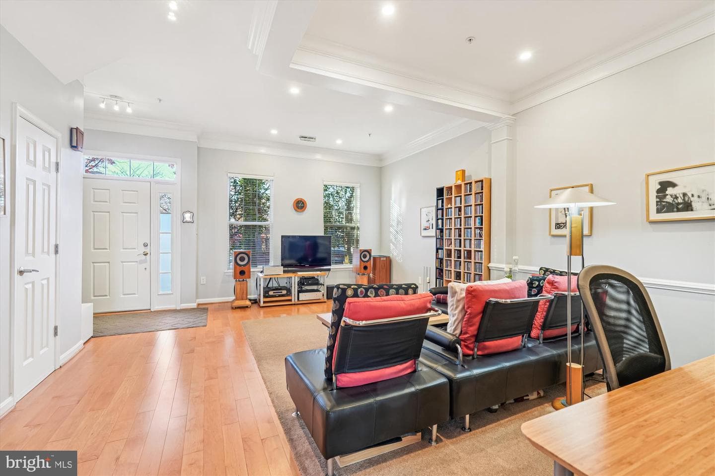 422 Chestnut Hill Street photo 3