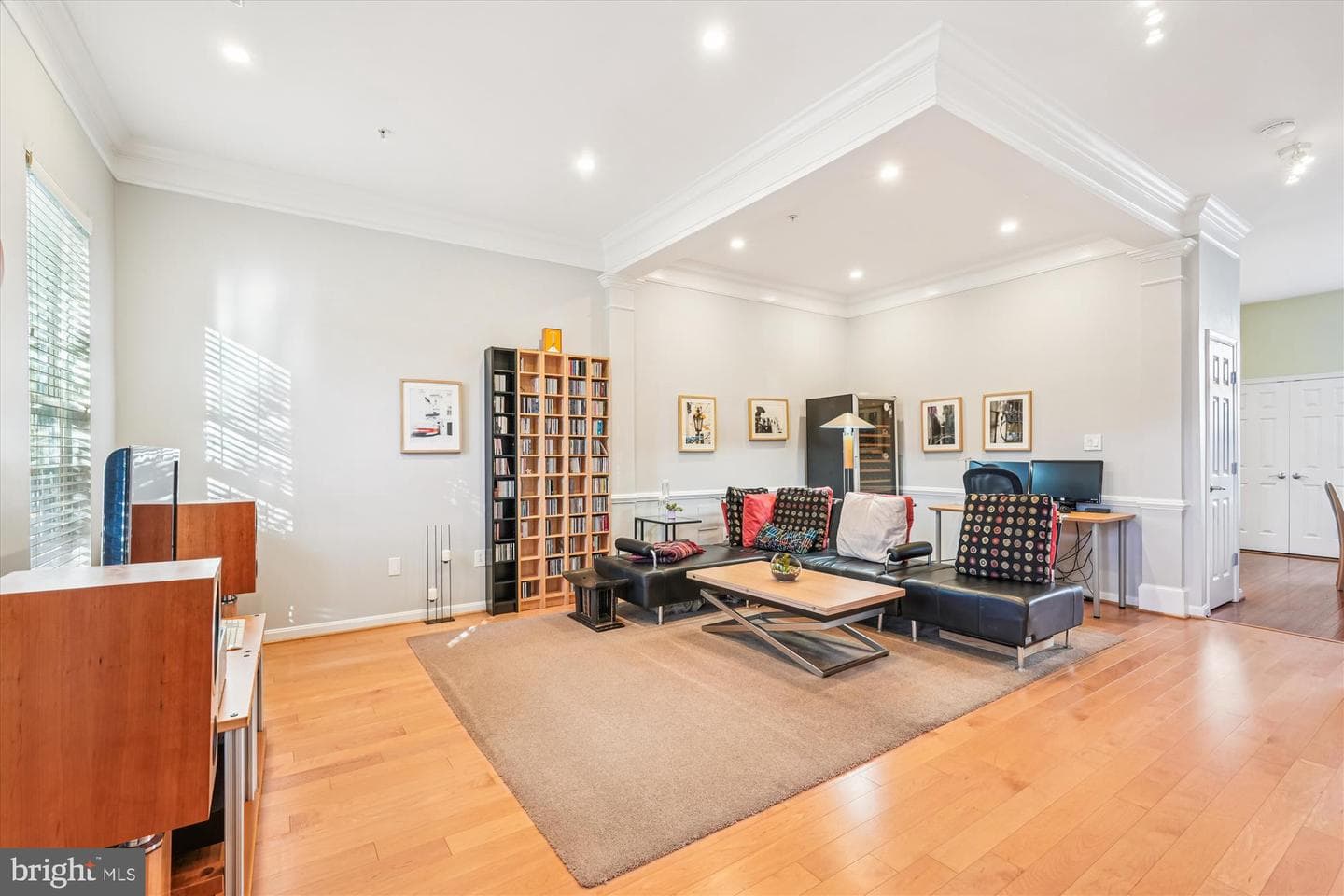 422 Chestnut Hill Street photo 4