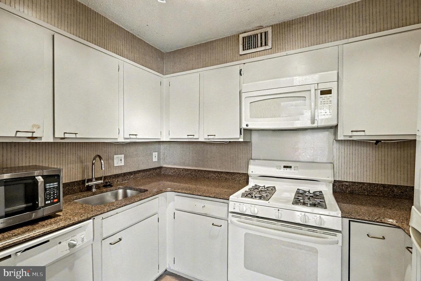 2100 Washington Avenue #6-B photo 14